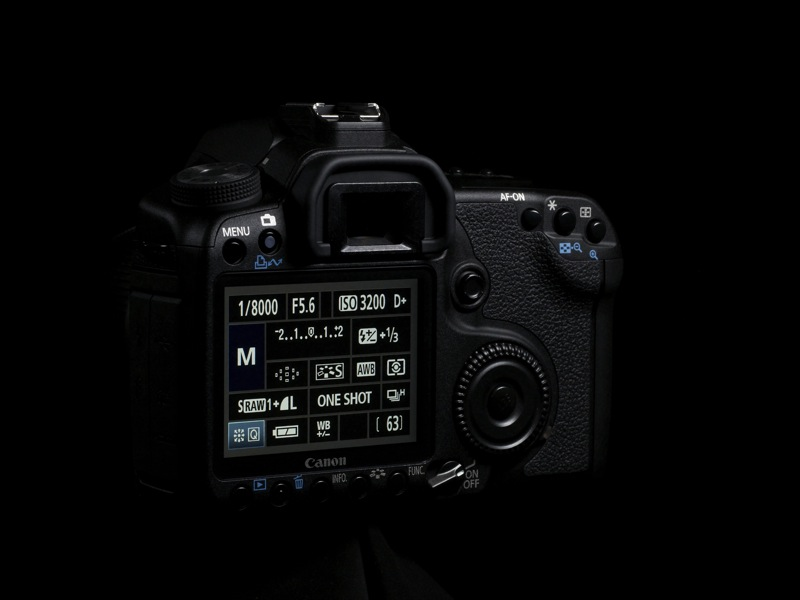 Illustration for article titled Canon EOS 50D Official: 15-Megapixel Prosumer DSLR Is First With Digic 4 Processor